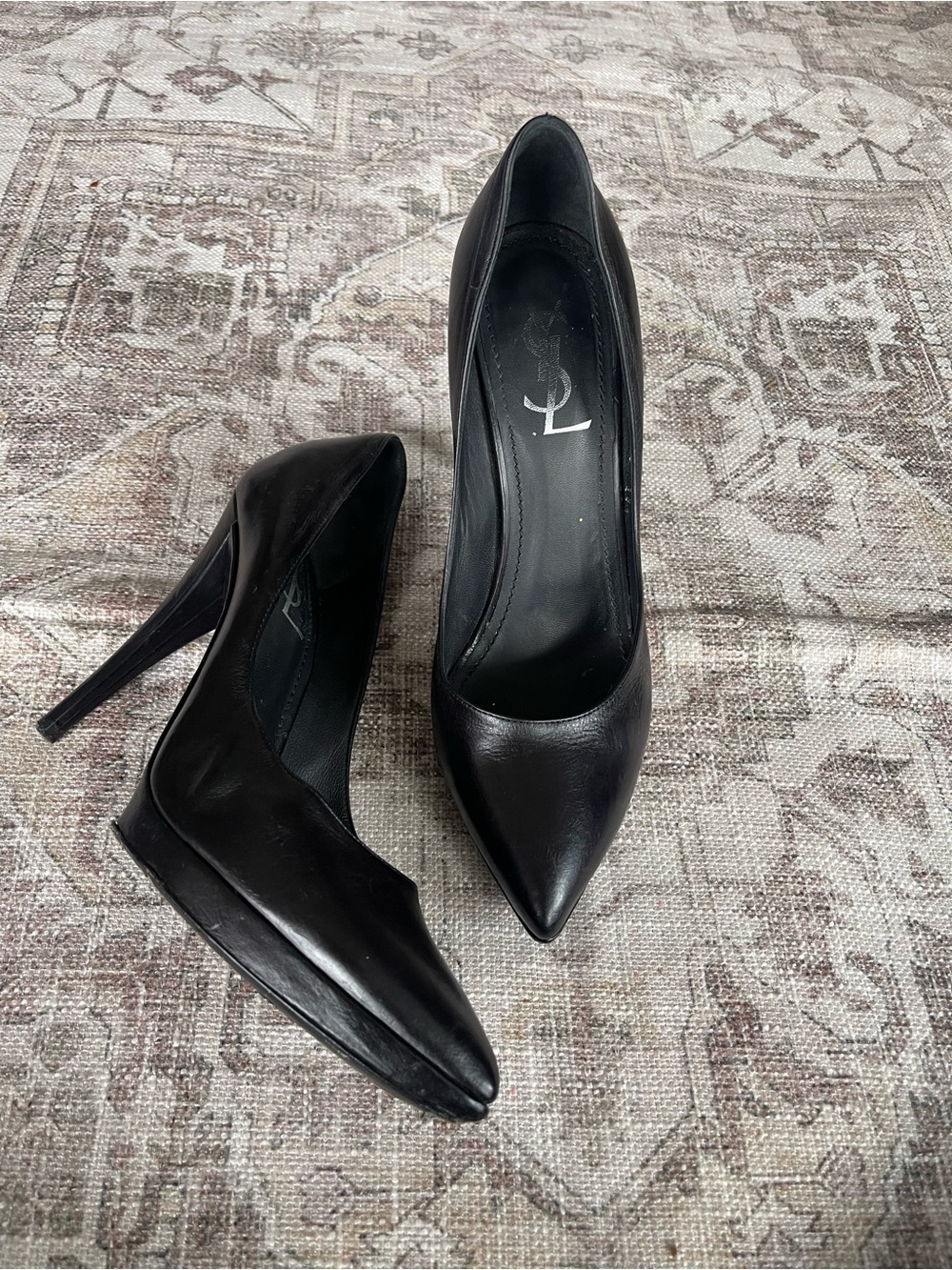 Saint Laurent Black Pointed-Toe Leather Heels